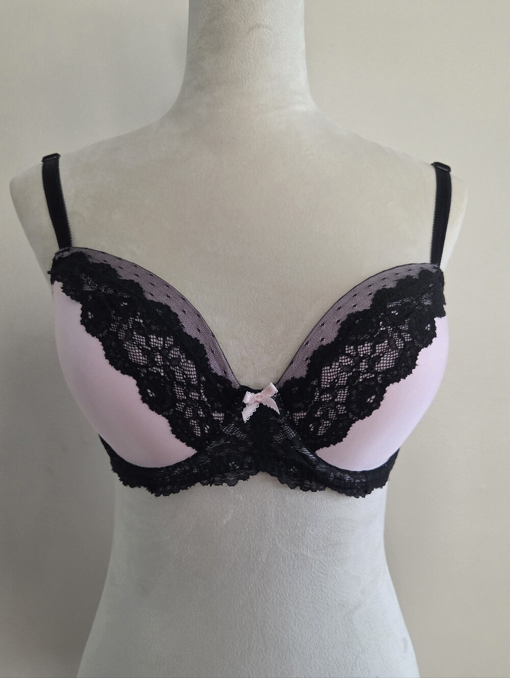 Victoria's Secret Dream Angels Pink and Black Lace Push-Up Bra